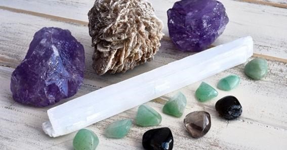 Cleansing Crystals With Selenite